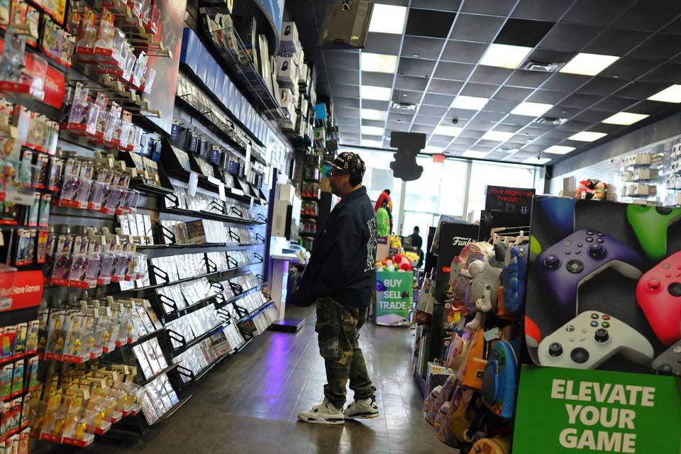 GameStop esitti 55,5 miljardin dollarin ostotarjouksen eBaylle. GameStop esitti 55,5 miljardin dollarin ostotarjouksen eBaylle. 1
