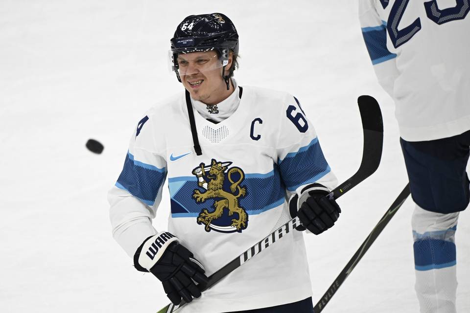 Granlund nousee ykkösketjuun, USA-ottelussa loukkaantunut Vaakanainen jäi pois harjoituksista. 1