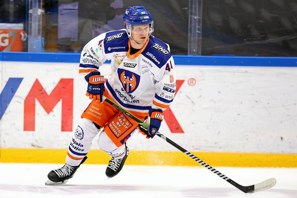 Helsingin Jokerit saa uuden vahvistuksen – joukkueeseen liittyy kaksinkertainen mestaripuolustaja Helsingin Jokerit saa uuden vahvistuksen – joukkueeseen liittyy kaksinkertainen mestaripuolustaja 1