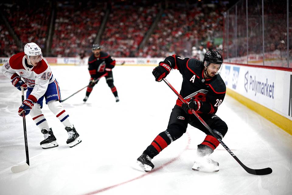 Hurricanes hävisi Montrealille itäisen konferenssin finaalin ensimmäisessä ottelussa. Hurricanes hävisi Montrealille itäisen konferenssin finaalin ensimmäisessä ottelussa. 1