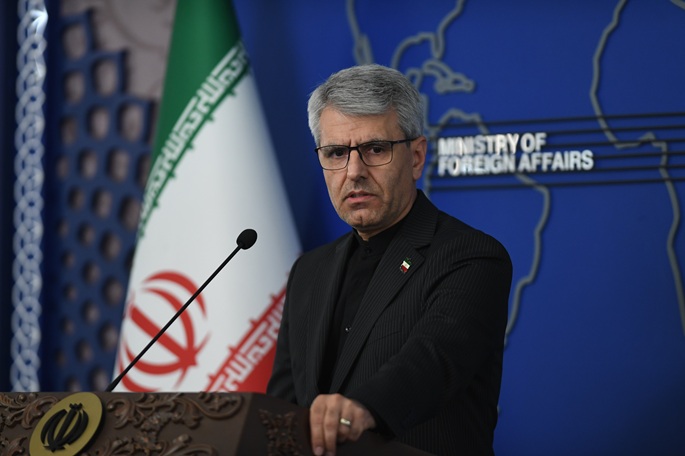 Iran ilmoittaa ehdotuksen tähtäävän vain "laillisiin oikeuksiin", Trump harkitsee sotilaallista tehtävää alusten ohjaamiseksi. 1