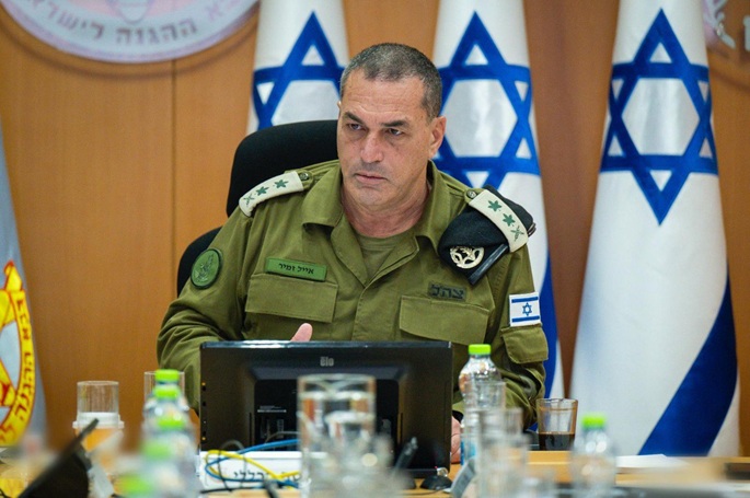 Israelin armeijan päällikkö vierailee salaa Yhdistyneissä Arabiemiirikunnissa sodan aikana Iranin kanssa. 1