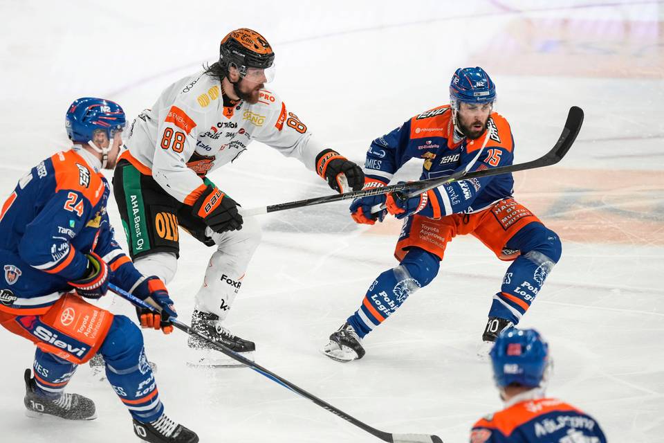 Jääkiekon SM-liigan seitsemäs finaali eteni – tutustu mestaruusvideoihin ja kuvagalleriaan Jääkiekon SM-liigan seitsemäs finaali eteni – tutustu mestaruusvideoihin ja kuvagalleriaan 11