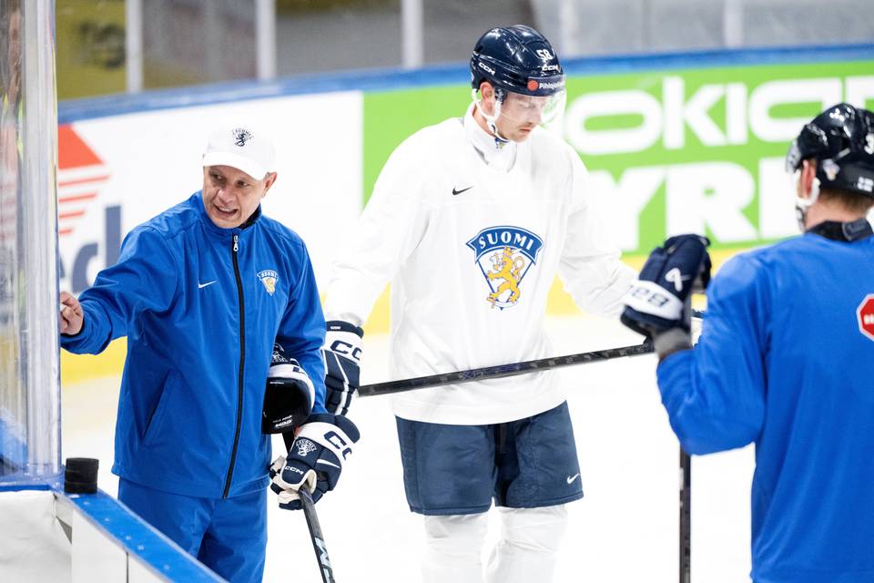 Jussi Tapola tunnustaa: Leijonia ei ole vielä koeteltu MM-turnauksessa. Jussi Tapola tunnustaa: Leijonia ei ole vielä koeteltu MM-turnauksessa. 1