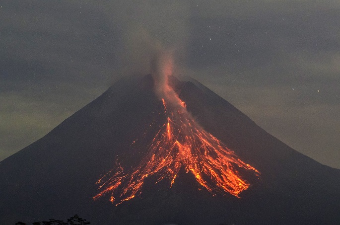 Kaksi kuollut tulivuoren purkauksessa Indonesiassa. 1