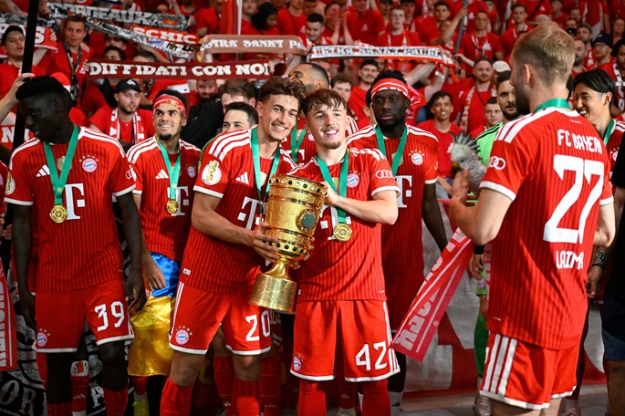 Kane'n hattutemppu vie Bayernin kotimaiseen tuplavoittoon. Kane'n hattutemppu vie Bayernin kotimaiseen tuplavoittoon. 1