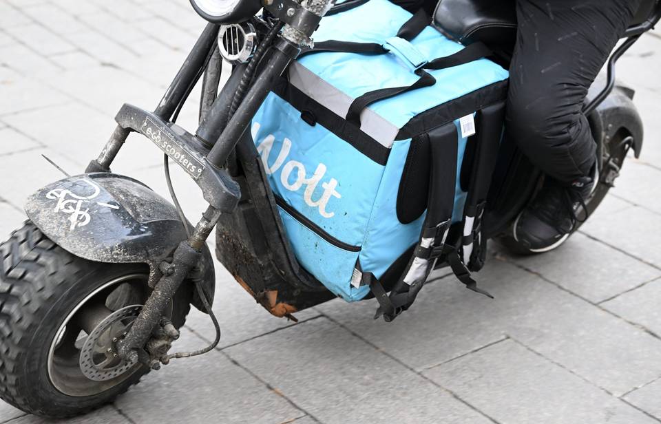 KHO hylkäsi valituksen Woltin ruokalähettien verotuksesta – avoimen yhtiön kautta toimineen lähetin ansiot luokiteltiin palkaksi. 1