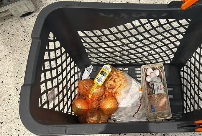 Kuluttajien luottamus paranee hieman, mutta pysyy edelleen hyvin heikkona. 1