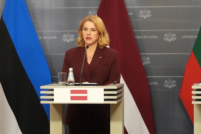 Latvian pääministeri ilmoittaa eroavansa. 1