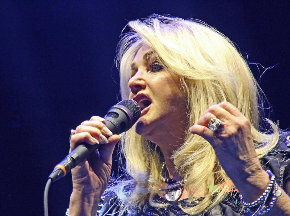 Laulaja Bonnie Tyler on viety koomaan, raportoi portugalilainen lehti. 1