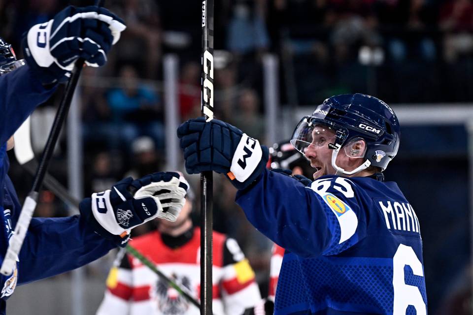 Leijonat johtavat Itävaltaa vastaan neljällä maalilla kolmanteen erään siirryttäessä. Leijonat johtavat Itävaltaa vastaan neljällä maalilla kolmanteen erään siirryttäessä. 1