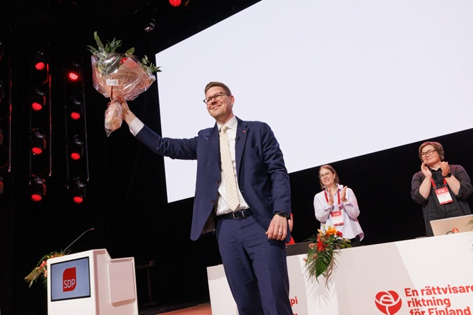 Lindtman valittiin uudelleen SDP:n puheenjohtajaksi puoluekokouksessa Tampereella. 1
