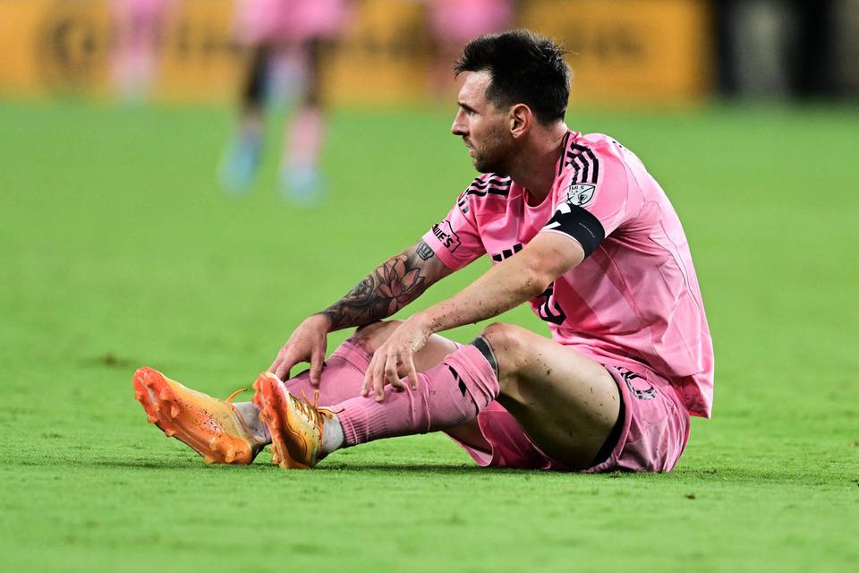 Lionel Messi siirtyi kesken ottelun pukuhuoneeseen – MM-turnaus vaarassa? Lionel Messi siirtyi kesken ottelun pukuhuoneeseen – MM-turnaus vaarassa? 1