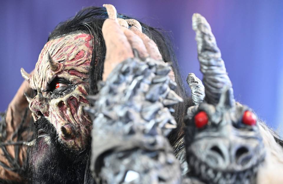 Lordi esiintyy Euroviisu-lavalla 20 vuotta voittonsa jälkeen – tämän vuoden voittajasta mr. Lordi ei halunnut ennustaa. Lordi esiintyy Euroviisu-lavalla 20 vuotta voittonsa jälkeen – tämän vuoden voittajasta mr. Lordi ei halunnut ennustaa. 1
