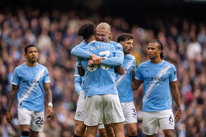 Man City pitää painetta Arsenalia vastaan Valioliigan mestaruustaistossa. 1