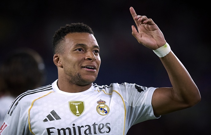 Mbappe vihjaa "neljännen hyökkääjän" roolista Real Madridissa 1