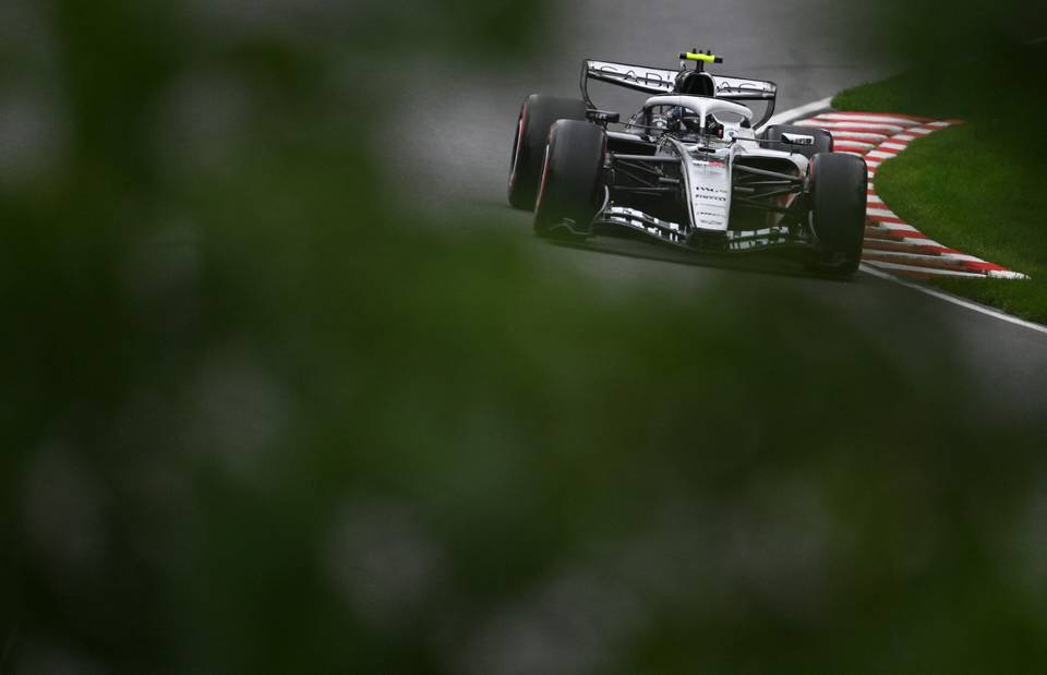 Mercedes-kuljettajat dominoivat aika-ajoa, Valtteri Bottas sijoittui viimeiseksi. 1