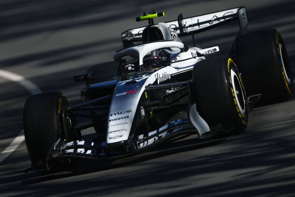 Mercedes-pilottien voitto sprintin aika-ajossa, Bottas sijoittui 20:nneksi. 1