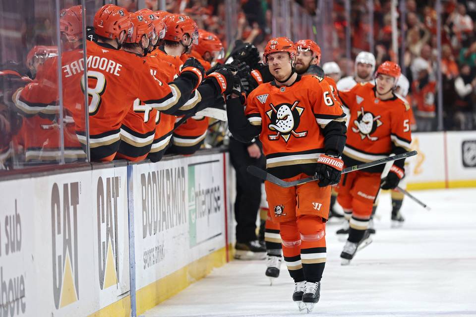 Mikael Granlund auttoi Duckseja kahden voiton päähän divisioonafinaaleista. 1
