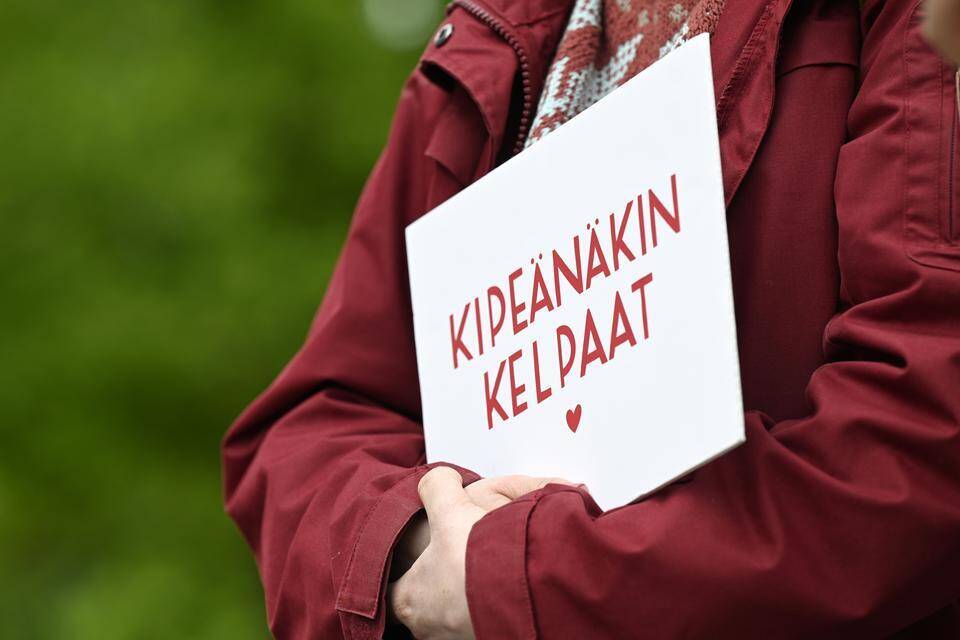 Nuoret järjestivät Menkkamarssin – tavoitteena muun muassa ilmaiset kuukautistuotteet julkisissa tiloissa. 2