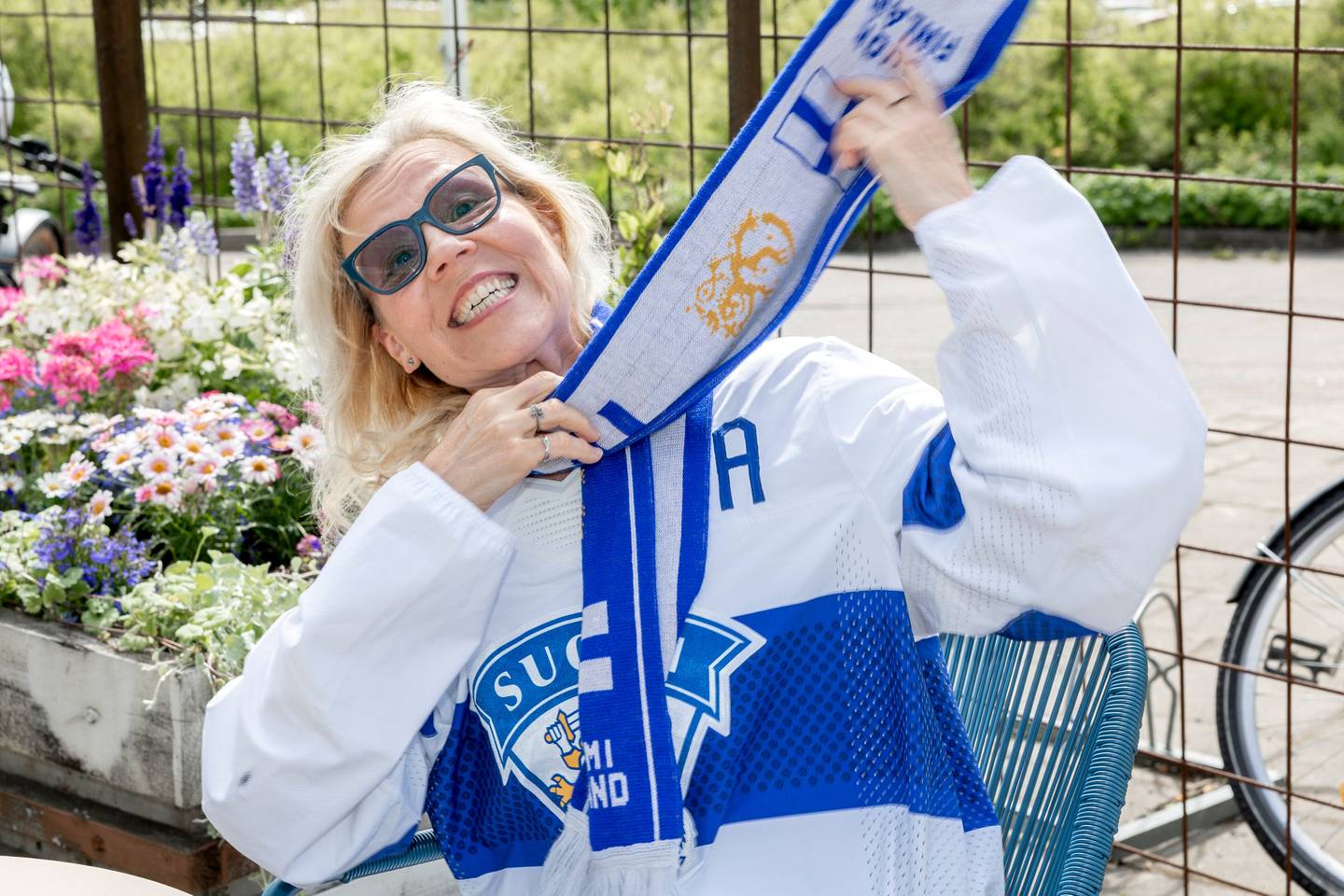 Olli Määtän äiti odottaa jännittyneenä Jyväskylän MM-finaalia ja toivoo pojan palaavan kotiin terveenä – "Ehkä olisin valinnut jonkin toisen lajin." Olli Määtän äiti odottaa jännittyneenä Jyväskylän MM-finaalia ja toivoo pojan palaavan kotiin terveenä – "Ehkä olisin valinnut jonkin toisen lajin." 1