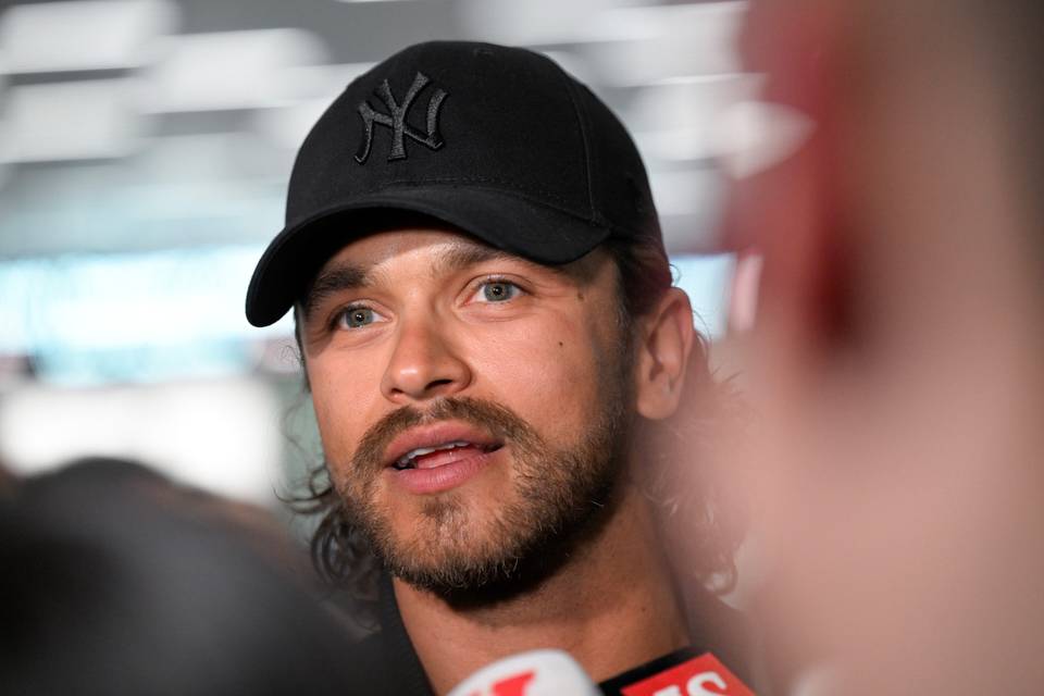 Pete Parkkoselta uusi tunteellinen versio Liekinheittimestä – katso video Pete Parkkoselta uusi tunteellinen versio Liekinheittimestä – katso video 1