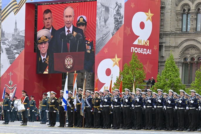 Putin ilmoittaa olevan valmis tapaamaan Zelenskyä vain allekirjoittaakseen lopullisen rauhansopimuksen. 1