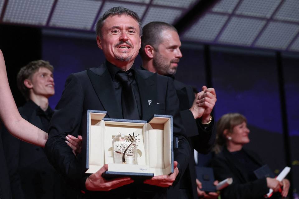 Romanialaisen Cristian Mungiun elokuva Fjord voitti Kultaisen palmun Cannesin elokuvajuhlilla. Romanialaisen Cristian Mungiun elokuva Fjord voitti Kultaisen palmun Cannesin elokuvajuhlilla. 1