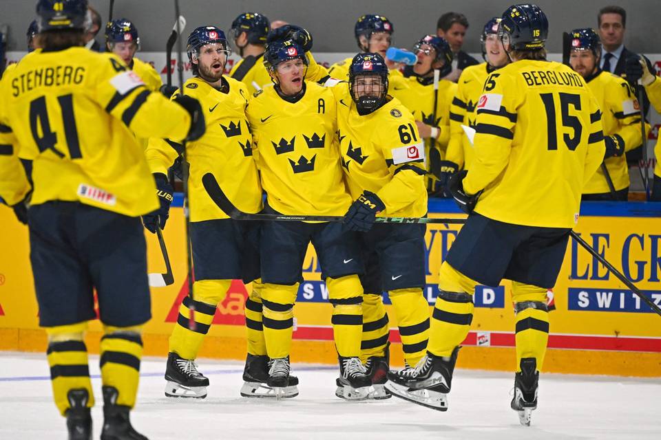 Ruotsi voitti ottelunsa ja eteni haastavien vaiheiden jälkeen MM-jääkiekon pudotuspeleihin. Ruotsi voitti ottelunsa ja eteni haastavien vaiheiden jälkeen MM-jääkiekon pudotuspeleihin. 1
