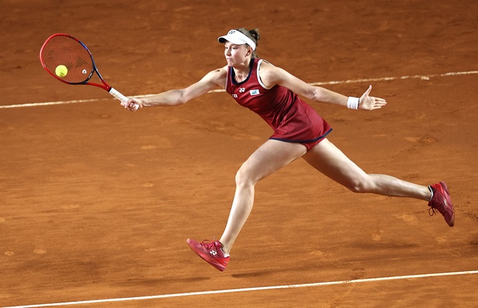 Rybakina putoaa, Swiatek ja Djokovic etenevät Ranskan avoimissa. Rybakina putoaa, Swiatek ja Djokovic etenevät Ranskan avoimissa. 1
