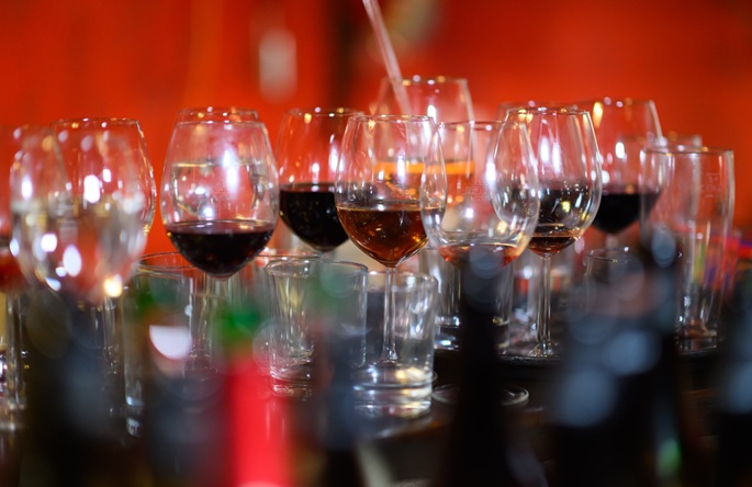 Saksalaiset lääkärit vaativat, että väkeviä alkoholijuomia myydään vain erikoisliikkeissä. 1