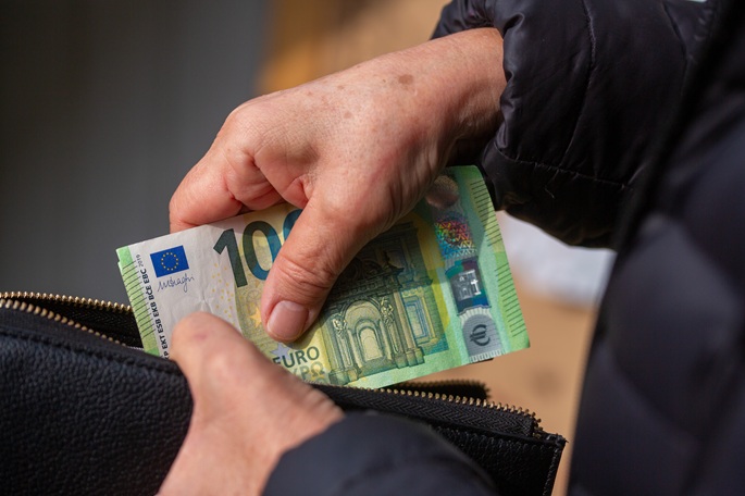 Saksalaisten huoli taloudellisesta ahdingosta eläkeaikana: kyselytutkimus 1