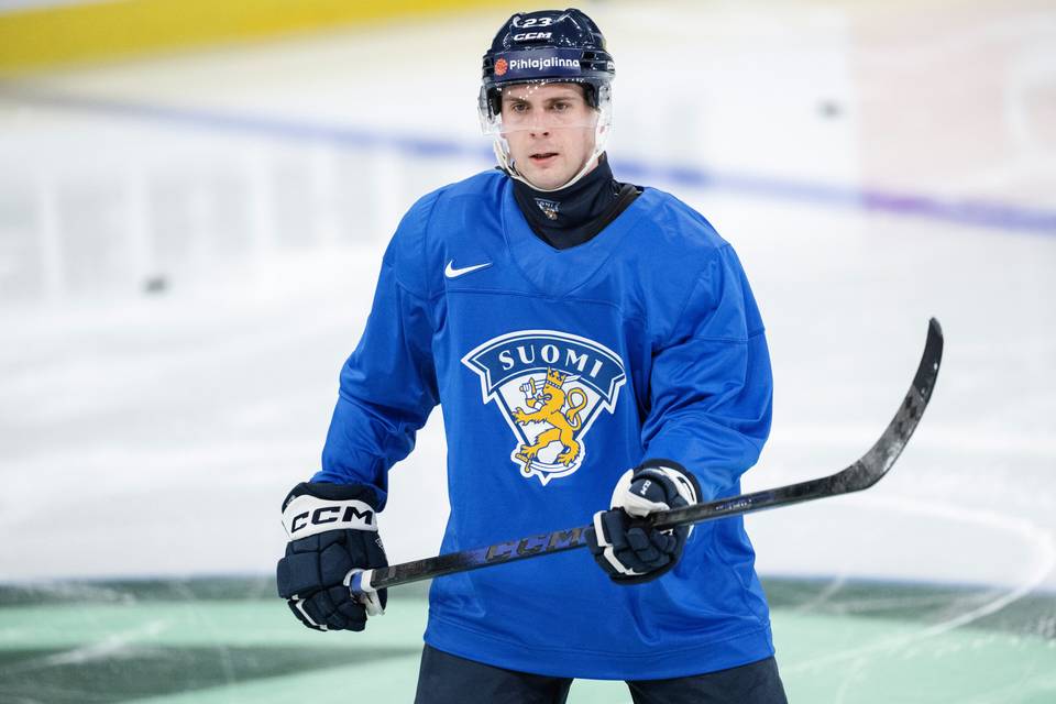Sami Päivärinta pelasi torstaina rullakiekkoa Somerolla, kunnes hänen puhelimensa soi. Sami Päivärinta pelasi torstaina rullakiekkoa Somerolla, kunnes hänen puhelimensa soi. 1