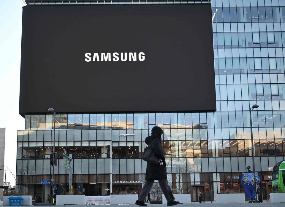 Samsungin markkina-arvo nousi yli biljoonan dollarin tason. 1