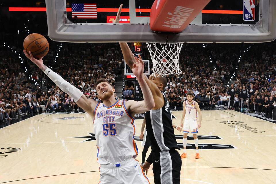 San Antonio sai tasoitettua voitot Oklahoma Cityä vastaan. 1