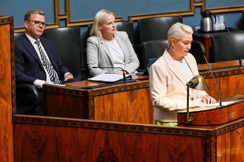 SDP syyttää hallitusta talouspolitiikan tietoisesta laiminlyönnistä: "Pimeä lahja tulevaisuudelle" SDP syyttää hallitusta talouspolitiikan tietoisesta laiminlyönnistä: "Pimeä lahja tulevaisuudelle" 1