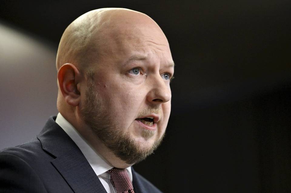 SDP:n edustaja Joona Räsänen jäi kiinni rattijuopumuksesta. SDP:n edustaja Joona Räsänen jäi kiinni rattijuopumuksesta. 1
