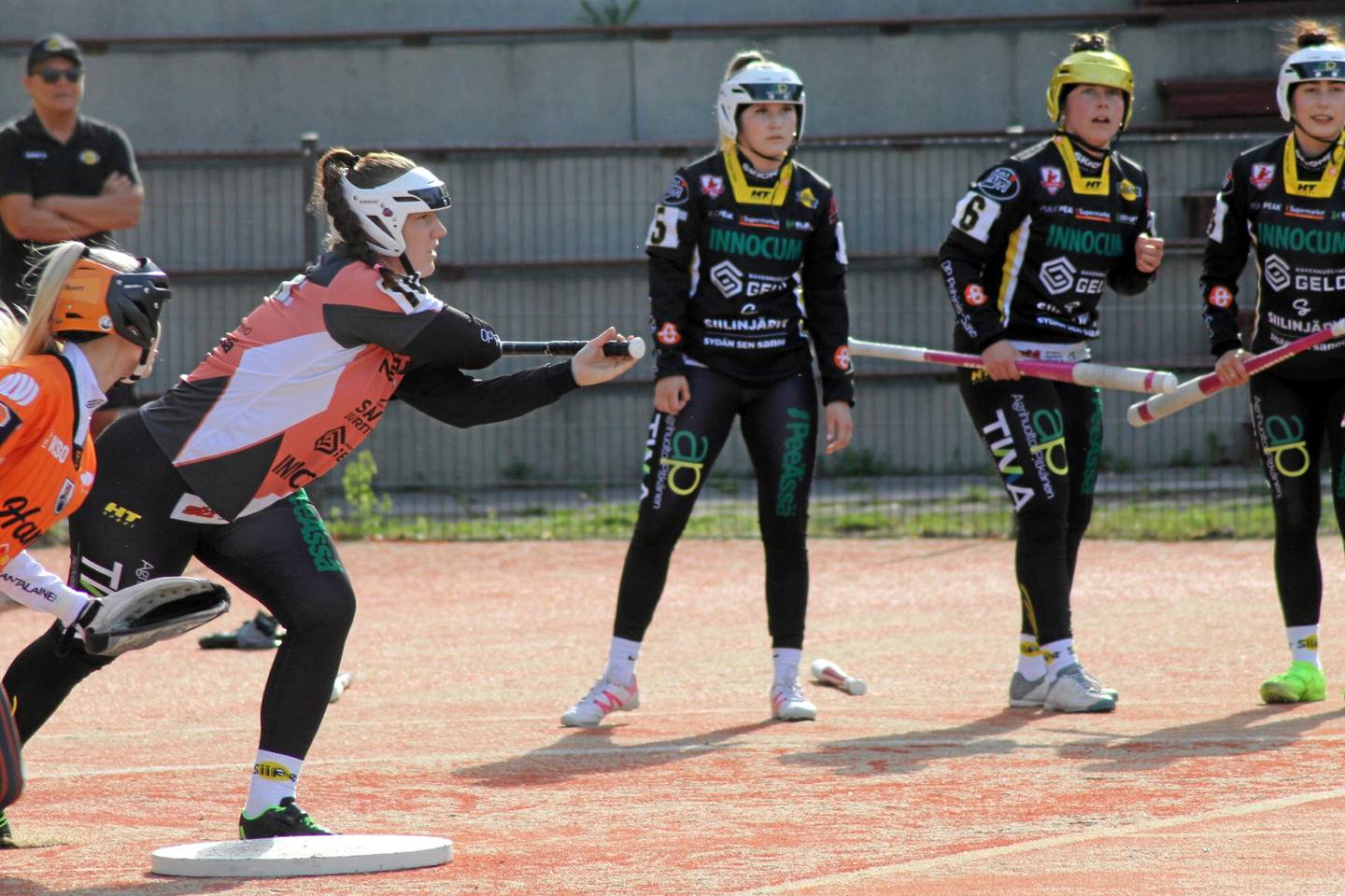 Siipettärille vaikea kotitappio Siipettärille vaikea kotitappio 1