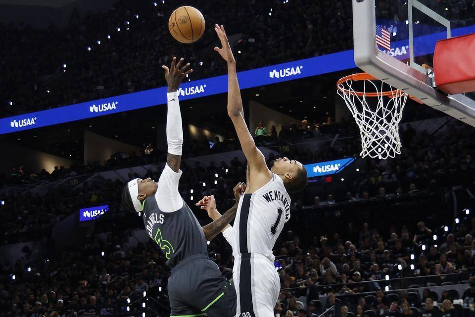 Spurs palasi voittojen pariin NBA:n pudotuspeleissä – Wembanyamalta jälleen erinomainen suoritus 1