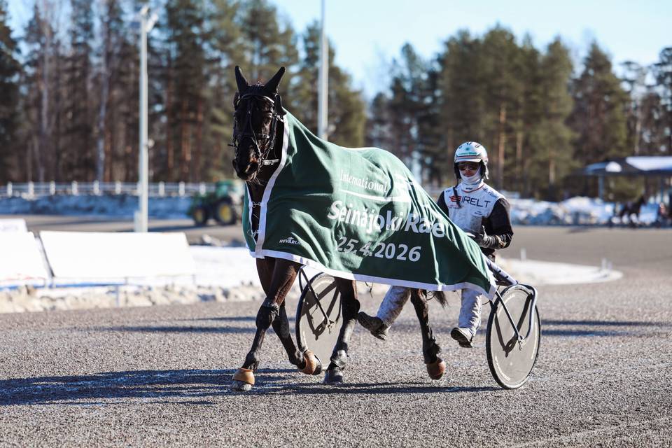 Suomalaismenestystä Elitloppet-lauantain raveissa Suomalaismenestystä Elitloppet-lauantain raveissa 1