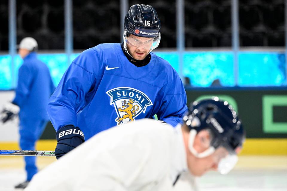 Suomen joukkue MM-kilpailujen avausotteluun vahvistettu – maalivahti myös nimetty 1