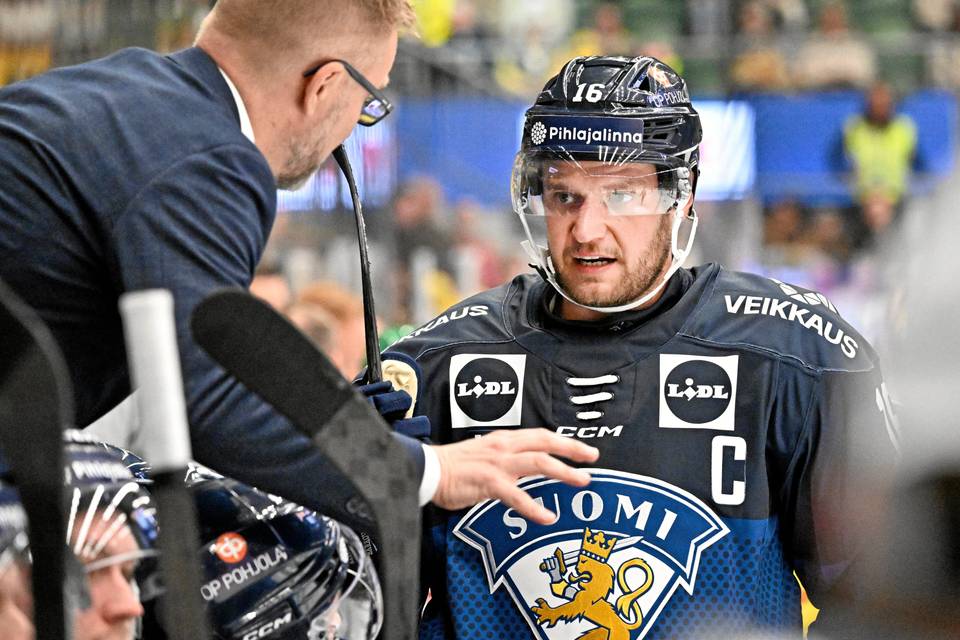 Suomen maajoukkue jääkiekon MM-turnaukseen 1