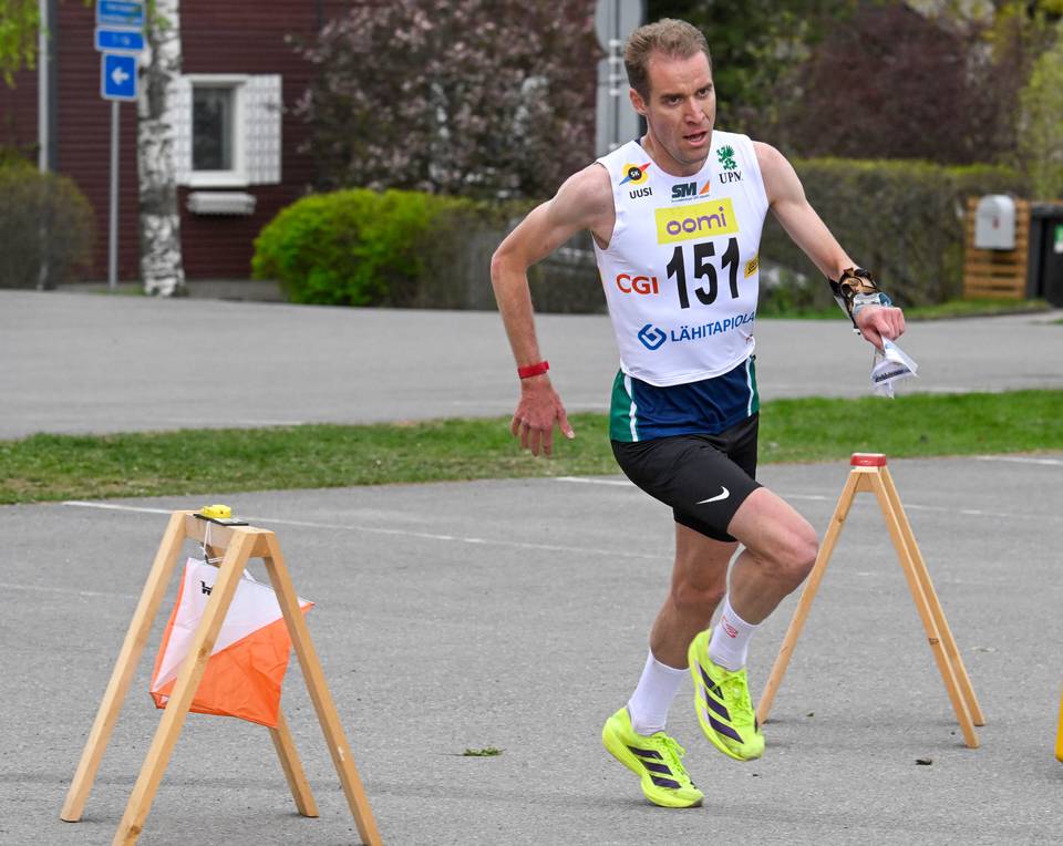 Suomen sprinttimenestyjät Nurminen ja Heikkilä saavuttivat voitot SM-kilpailuissa Keravalla. 1