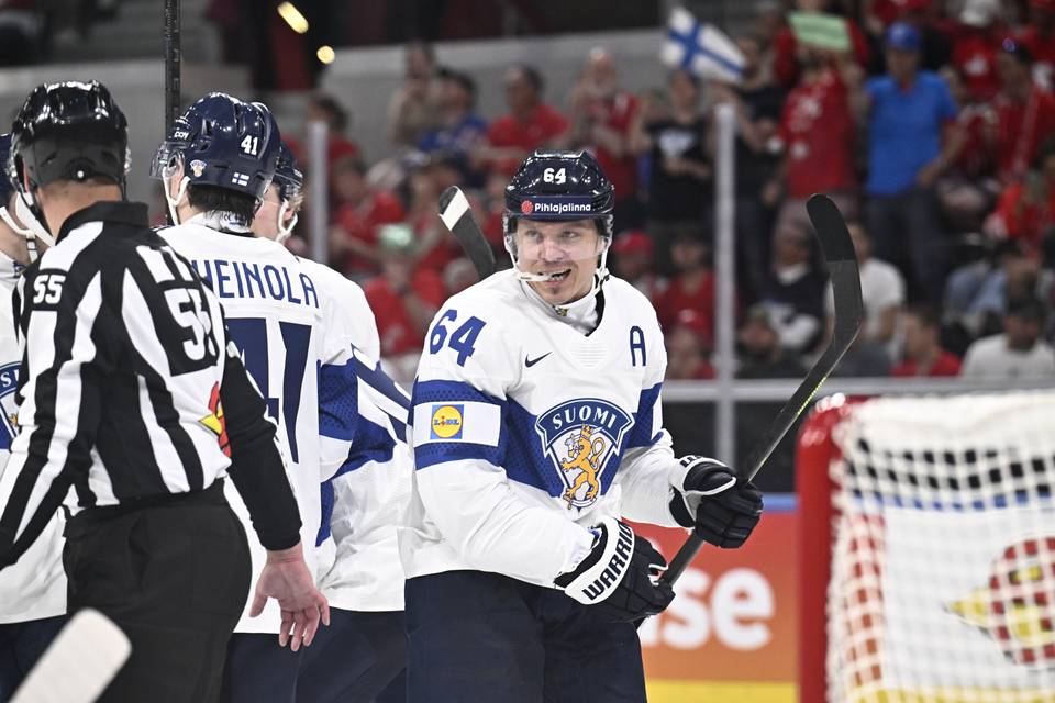 Suomi ja Sveitsi taistelevat MM-finaalissa – tässä Leijonien kokoonpanot Suomi ja Sveitsi taistelevat MM-finaalissa – tässä Leijonien kokoonpanot 1