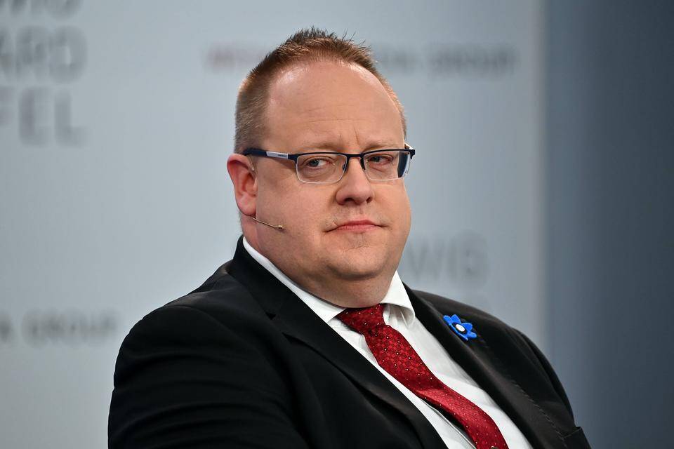 Tiedustelupäällikkö: Putinin vaihtoehdot vähenevät. Tiedustelupäällikkö: Putinin vaihtoehdot vähenevät. 1
