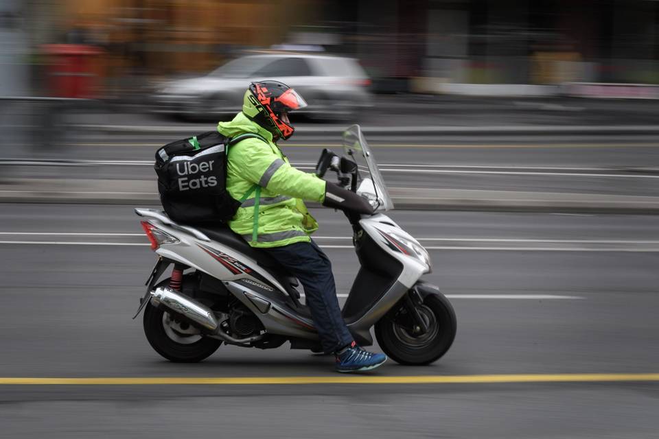 Uber Eats käynnistää toimintansa Suomessa tänään. 1