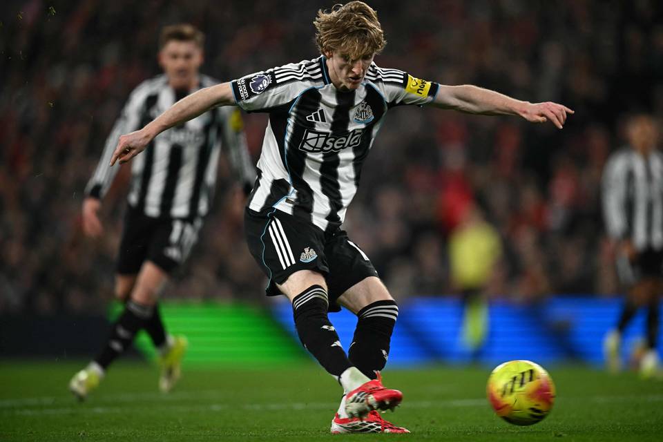 Valioliigapelaaja siirtyy Barcelonaan Valioliigapelaaja siirtyy Barcelonaan 1
