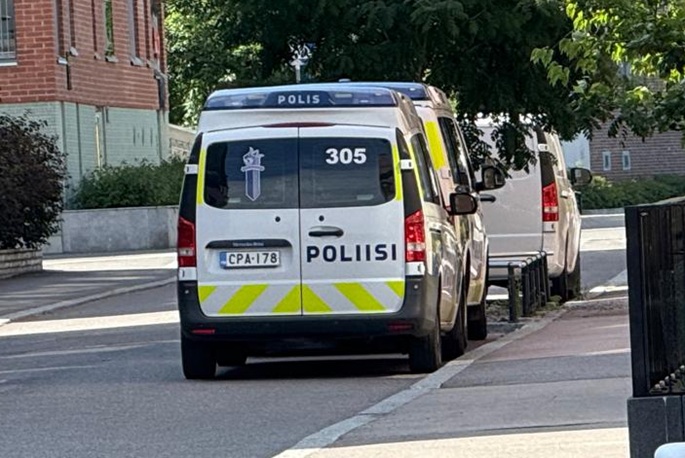 Vantaalla vanhempi mies menehtyi, Kuopiossa kaksi puukotettiin, epäillyt pidätettyinä. 1