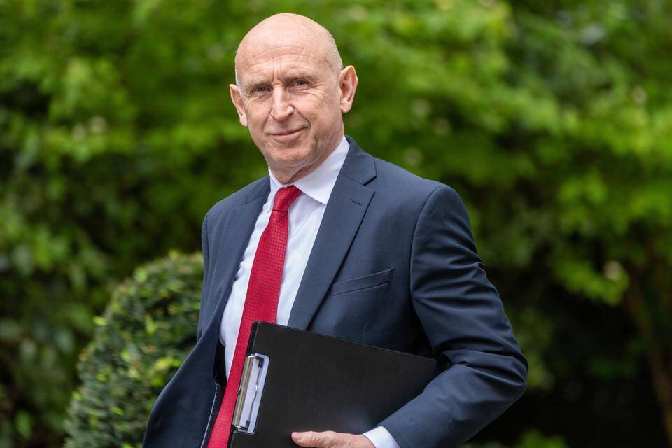 Venäjä häiritsi Britannian puolustusministerin matkustajalentokonetta. Venäjä häiritsi Britannian puolustusministerin matkustajalentokonetta. 1