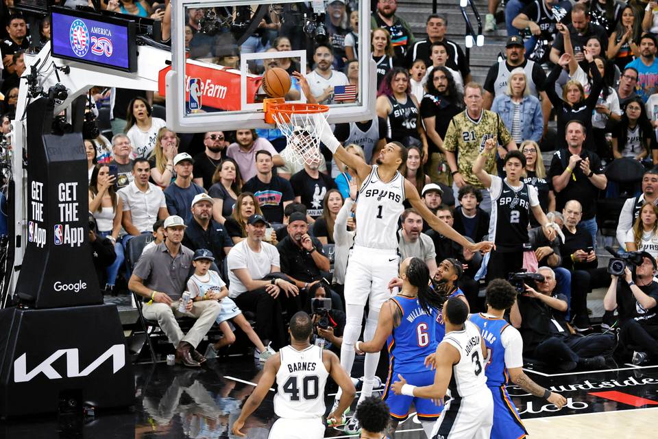 Victor Wembanyama loisti – puolenkentän heitto päätti NBA-ottelun murskavoiton Victor Wembanyama loisti – puolenkentän heitto päätti NBA-ottelun murskavoiton 1